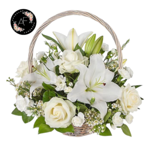 Canasta con Rosas y Lirios Blancos